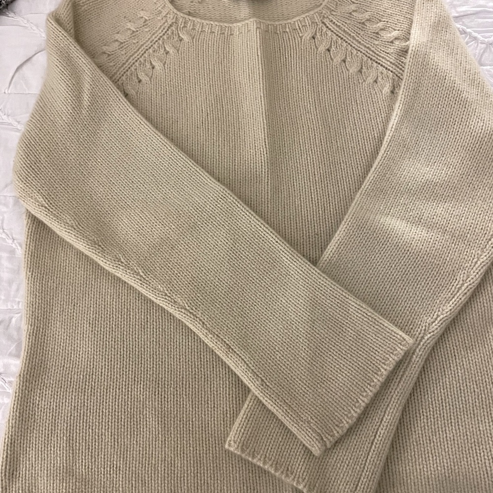 Gorgeous cashmere sweater by Ann Taylor size XL Pale green